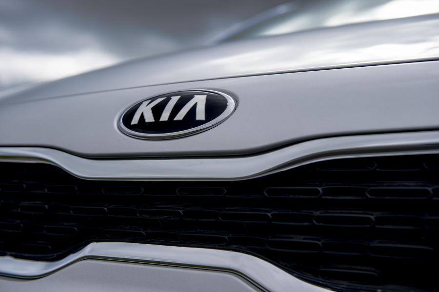 Логотип Kia Picanto 2017 года  (UK) (фото 39 из 80)